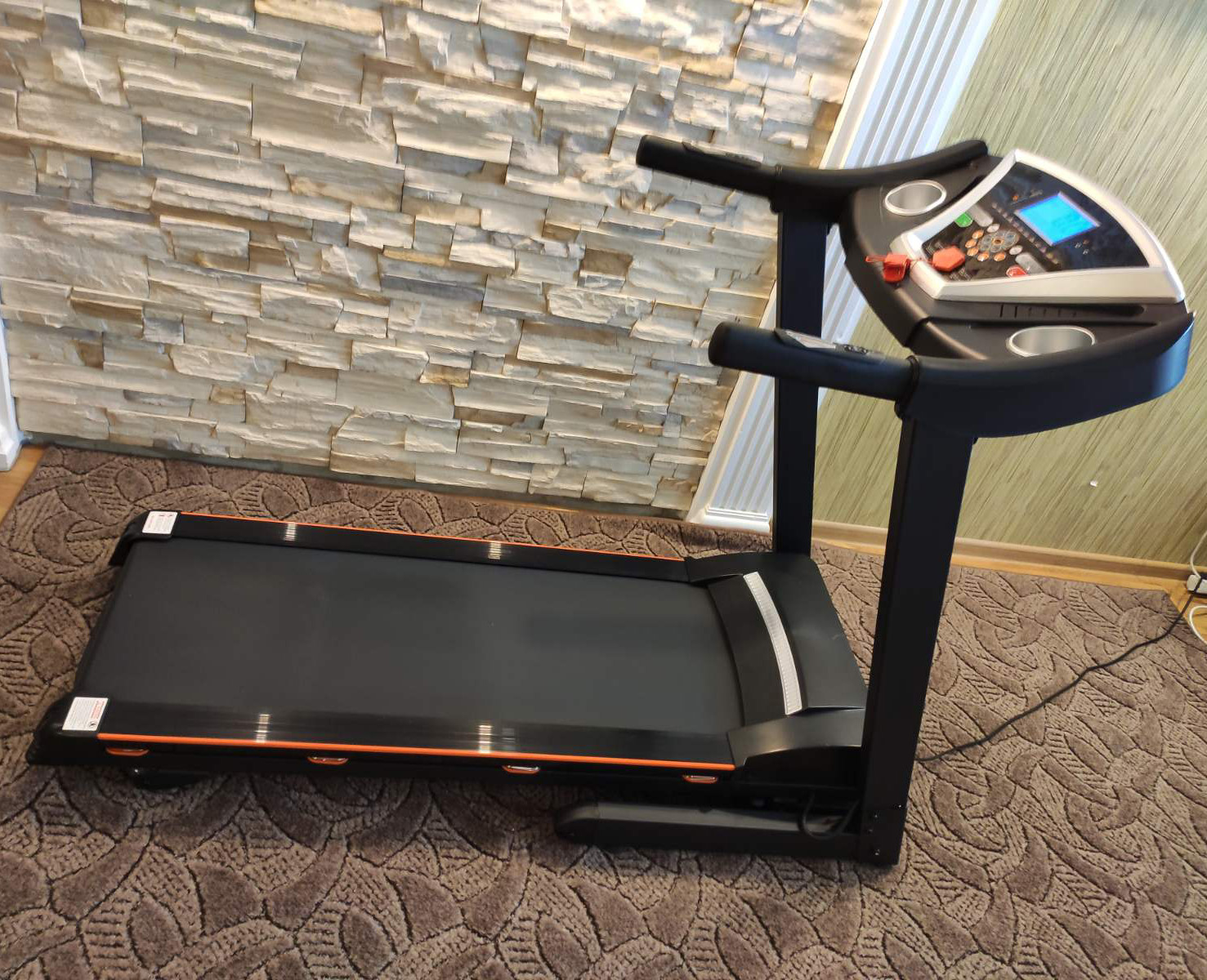 Складная беговая дорожка - удобная тренировка дома и экономия пространства